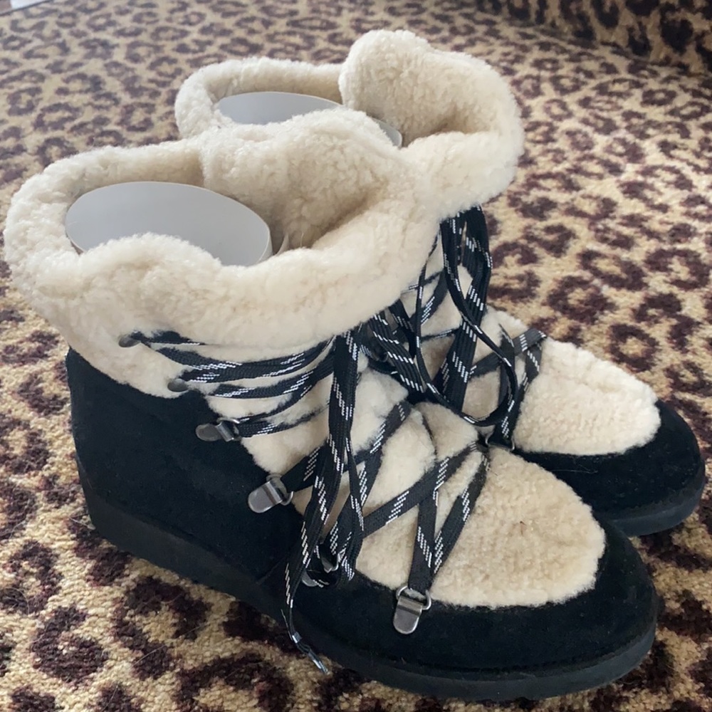Super cute Australia Luxe Collective shearling boot.